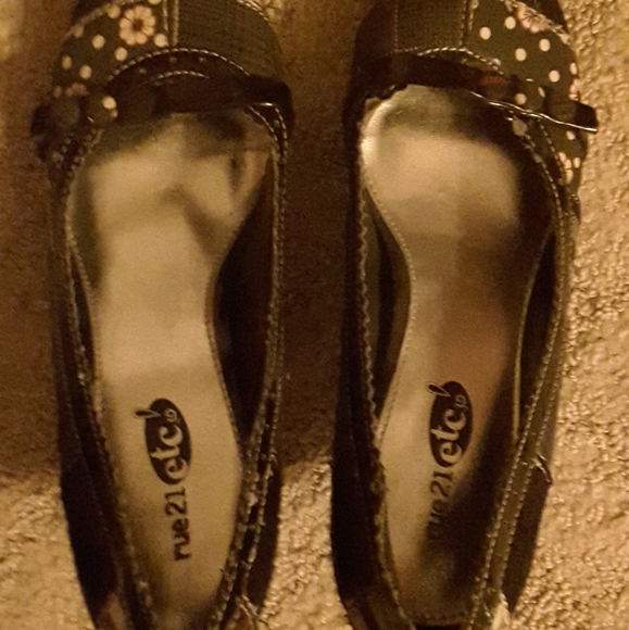 Shoes heels and flats together - Picture 15 of 16